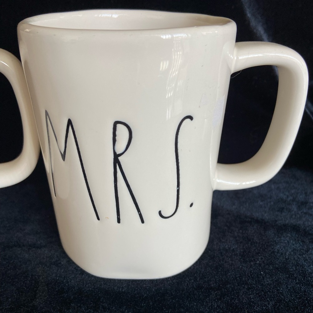 🖤 Rae Dunn By Magenta Collection MR & MRS Ivory Ceramic Coffee Mug Set Wedding - Picture 2 of 8